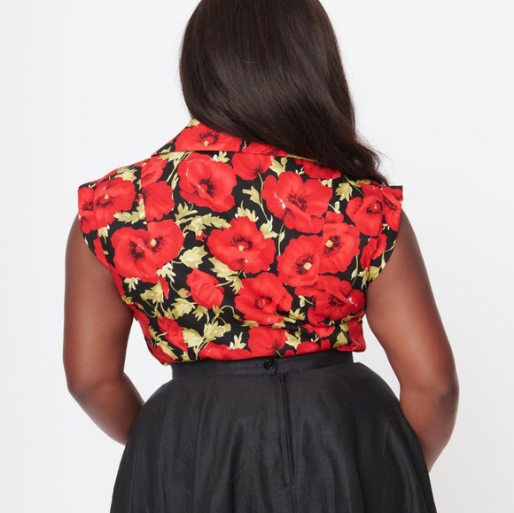 Magnolia Place Plus Size Black & Red Poppy Floral Print Tamara Top - Picture 4 of 6